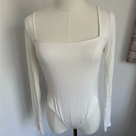 Forever 21 Cream Long Sleeve Fitted Bodysuit - Picture 2 of 6